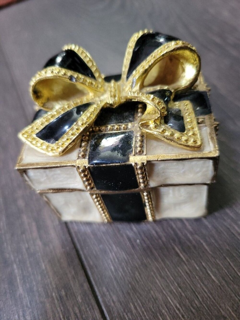 Enameled Trinket Box Figurine Gold White Black Ribbon Bow Hinged Magnetic Catch